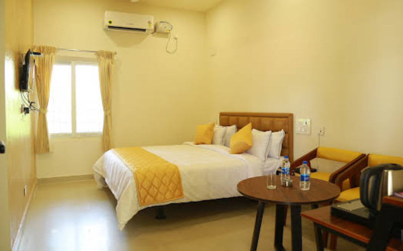 Riviera Hotel - Theni