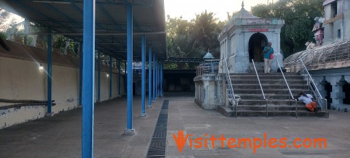 Sri Seshapureeswarar or Sri Pampuranathar Temple, Thirupampuram, Near Kudavasal, Tamil Nadu