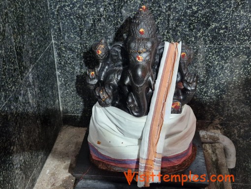 Sri Ullangai Konarndha Nayanar Temple, Maduramangalam, Near Sunguvarchatram, Tamil Nadu