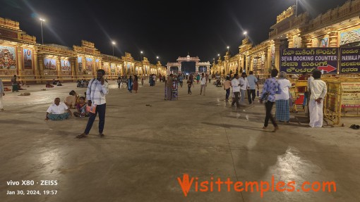 Sri Raghavendra Swamy Temple, Mantralayam,  Kurnool District, Andhra Pradesh