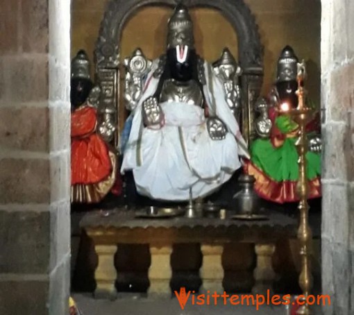 Sri Neelamegha Perumal or Sri Thanjai Mamani Temple, Velur, Thanjavur District, Tamil Nadu