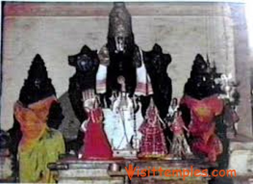 Sri Neelamegha Perumal or Sri Thanjai Mamani Temple, Velur, Thanjavur District, Tamil Nadu