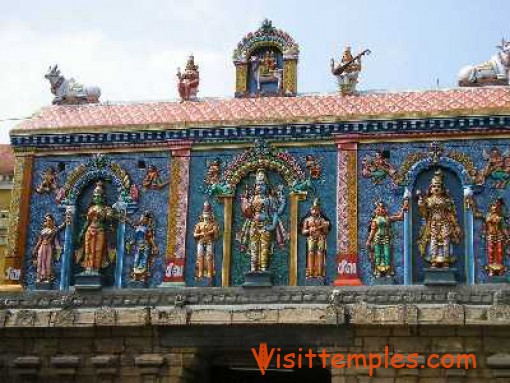 Sri Neelamegha Perumal or Sri Thanjai Mamani Temple, Velur, Thanjavur District, Tamil Nadu