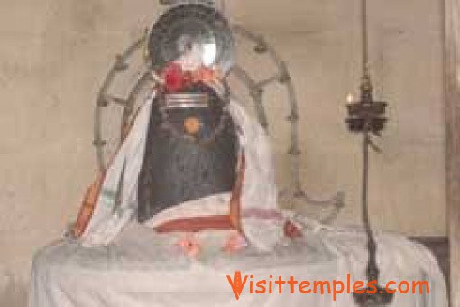 Sri Manickavannar Temple, Thiruvalaputhur, Mayiladuthurai District, Tamil Nadu 